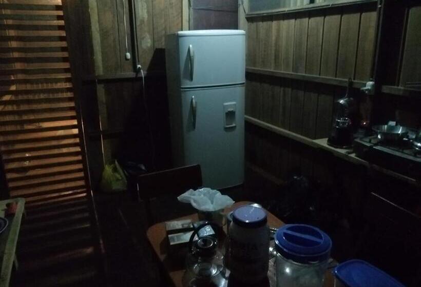 اتاق استاندارد سه نفره, Don Jaime Hostel