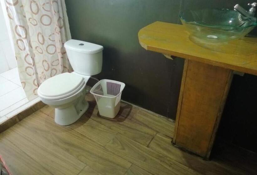 اتاق استاندارد سه نفره, Don Jaime   Hostel