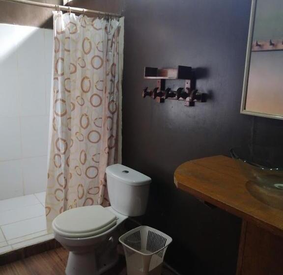 اتاق استاندارد سه نفره, Don Jaime Hostel