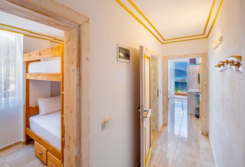 اتاق خانوادگی با چشم‌انداز دریا, Kas Sun Glare Otel