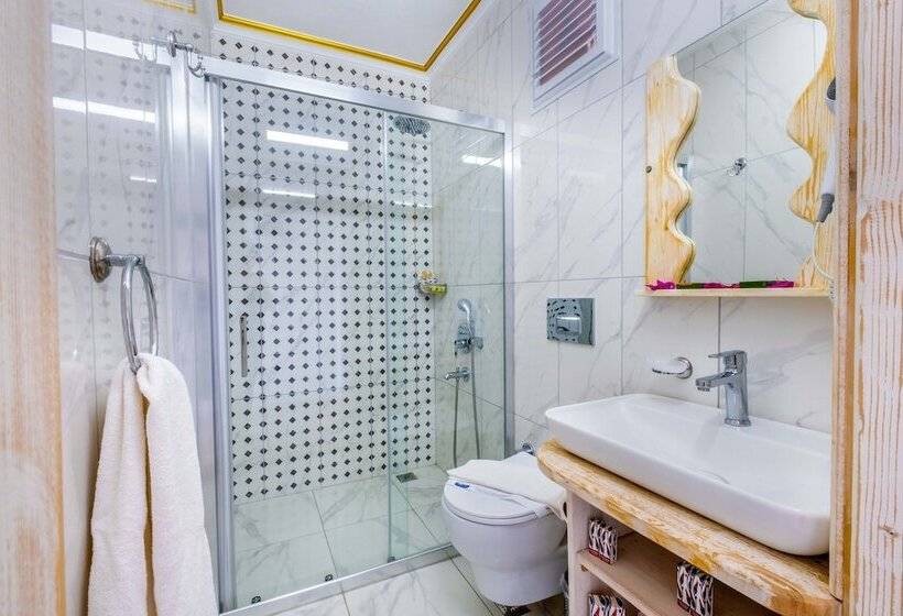 اتاق خانوادگی با چشم‌انداز دریا, Kas Sun Glare Otel