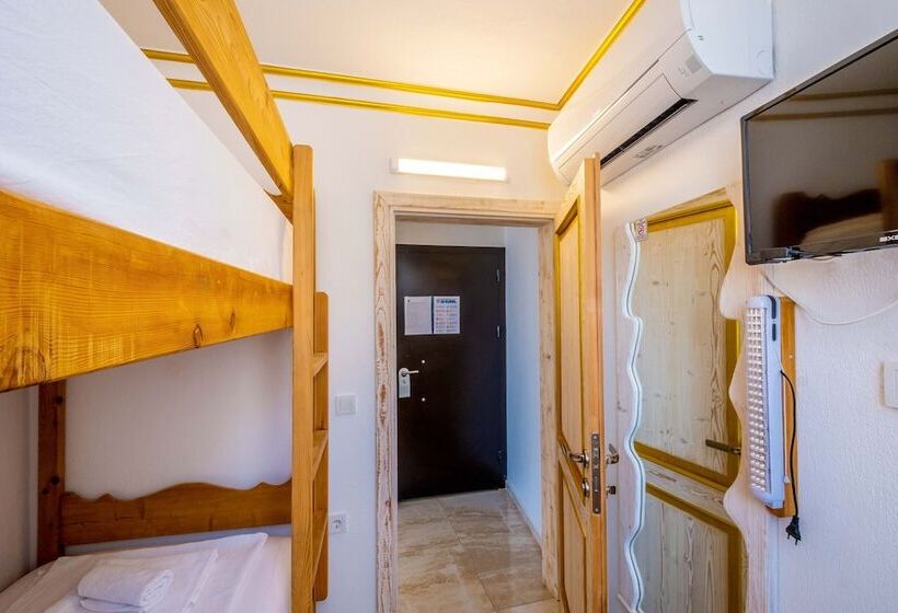 اتاق خانوادگی با چشم‌انداز دریا, Kas Sun Glare Otel