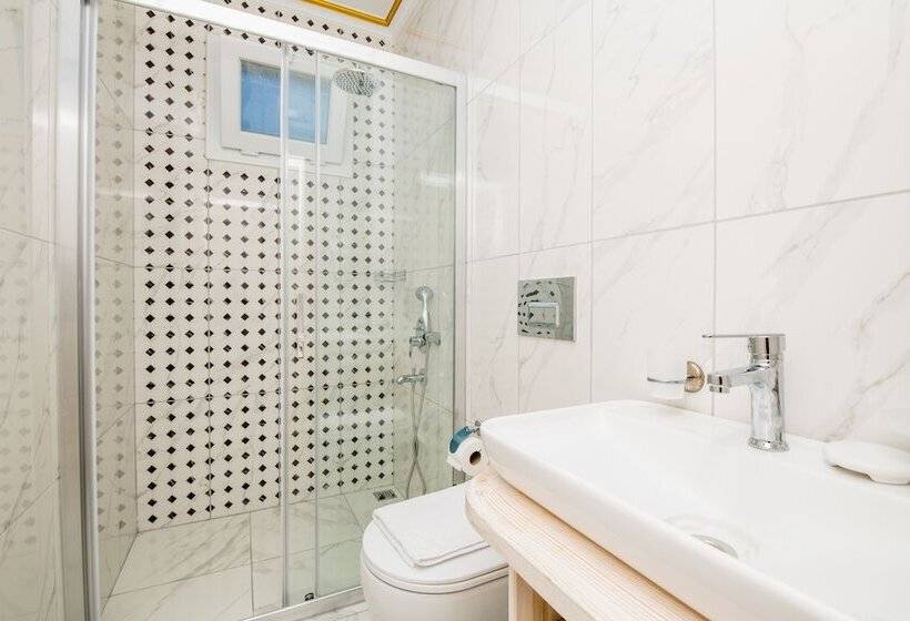 اتاق خانوادگی با چشم‌انداز دریا, Kas Sun Glare Otel