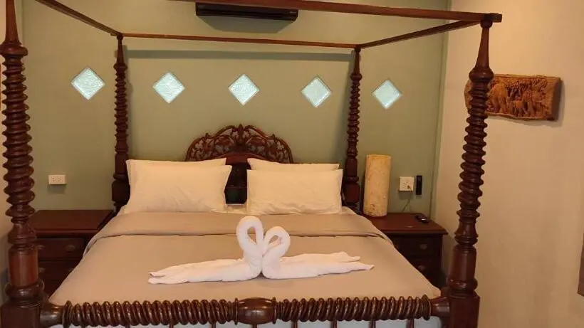 デラックスバンガロー, Kuba Bungalows
