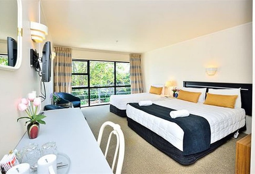 Студия Премиум, Manukau Hotel & Conference Centre