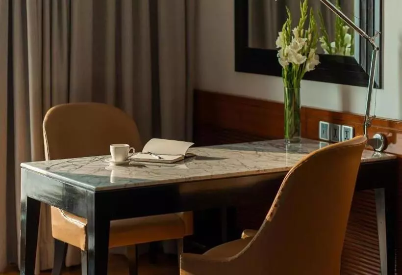 キングサイズベッドのクラシックルーム, Intercontinental Marine Drive Mumbai, An Ihg