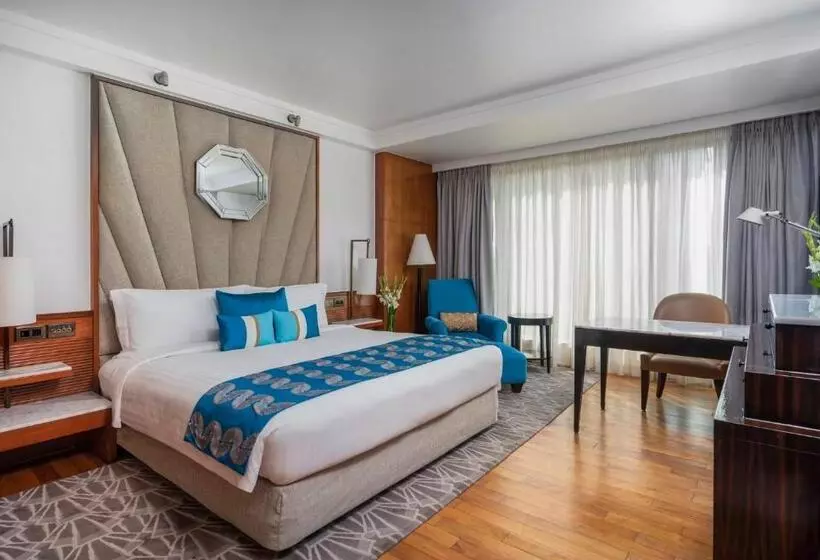 キングサイズベッドのクラシックルーム, Intercontinental Marine Drive Mumbai, An Ihg