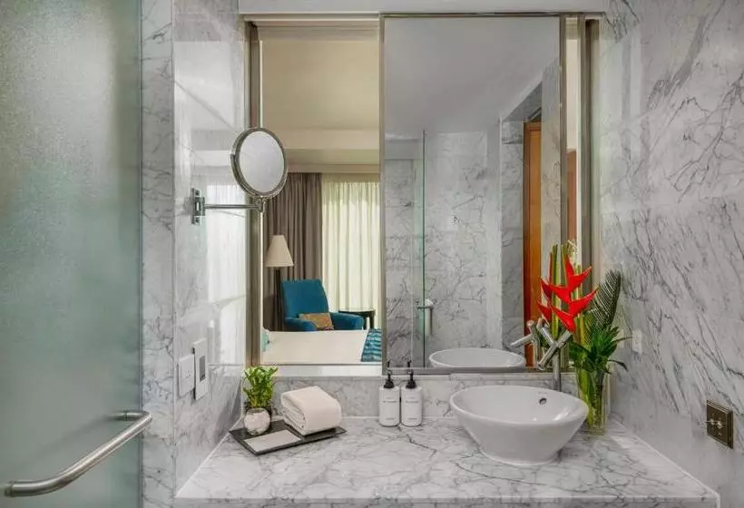 キングサイズベッドのクラシックルーム, Intercontinental Marine Drive Mumbai, An Ihg