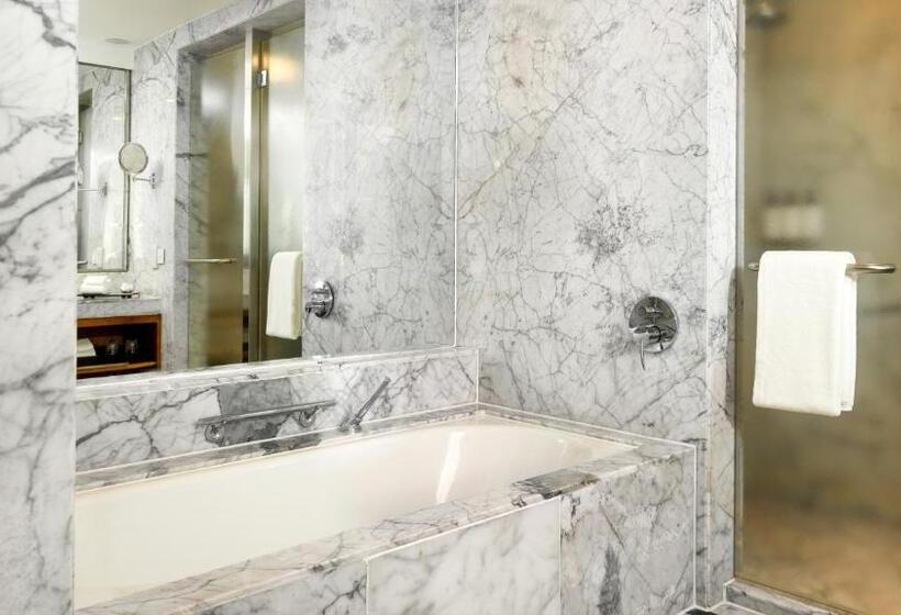 اتاق پرمیوم با چشمانداز دریا, Intercontinental Marine Drive Mumbai, An Ihg