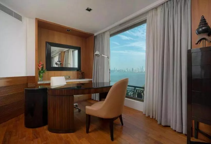 キングサイズベッドのジュニアスイート, Intercontinental Marine Drive Mumbai, An Ihg