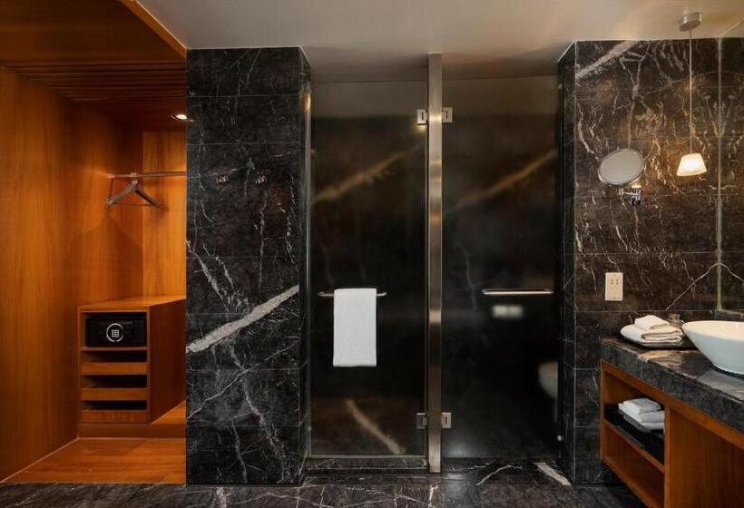 سوئیت جونیور با تخت بزرگ, Intercontinental Marine Drive Mumbai, An Ihg