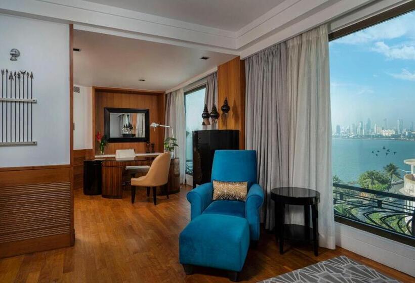سوئیت جونیور با تخت بزرگ, Intercontinental Marine Drive Mumbai, An Ihg