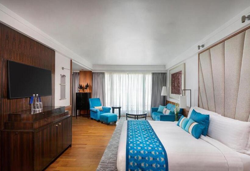 سوئیت جونیور با تخت بزرگ, Intercontinental Marine Drive Mumbai, An Ihg