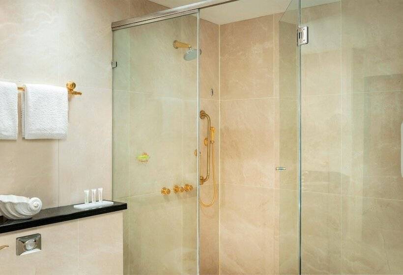 سوییت اجرایی, Majestic Cove