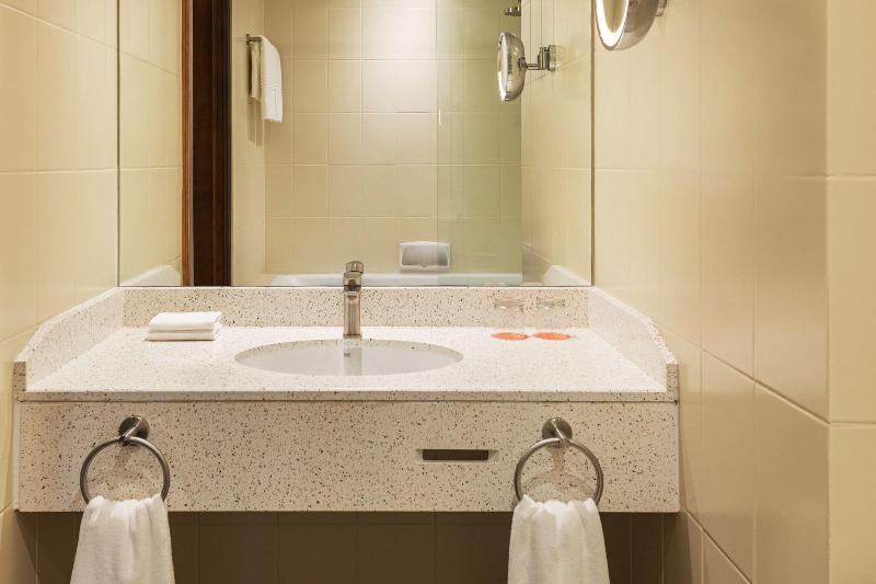 اتاق لوکس با تخت بزرگ, Majestic Cove