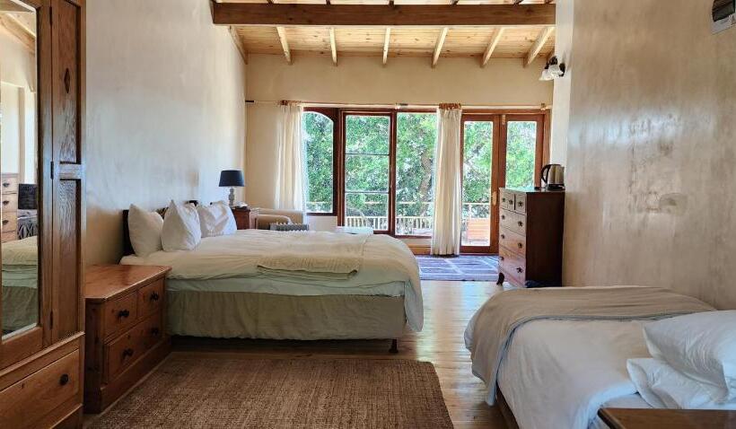 غرفة ديلوكس مطلّة علي البحر مزوَّدة بشُرفة, Monkey Valley Resort