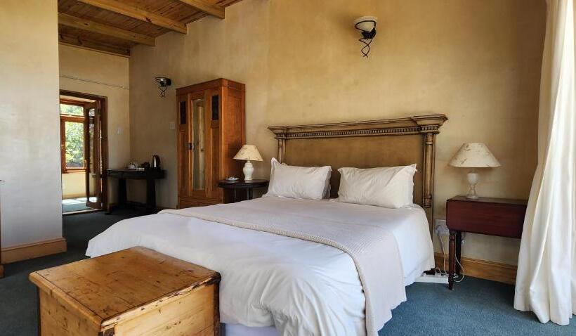 غرفة قياسية مطلّة علي البحر مزوَّدة بشُرفة, Monkey Valley Resort