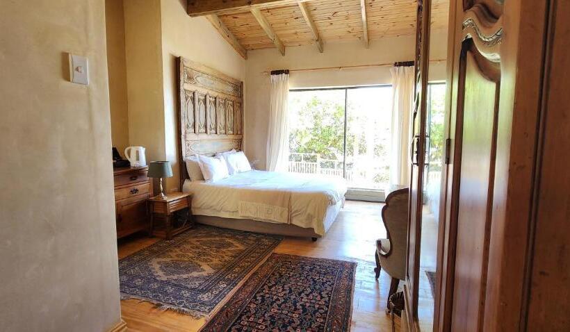 غرفة قياسية مطلّة علي البحر مزوَّدة بشُرفة, Monkey Valley Resort