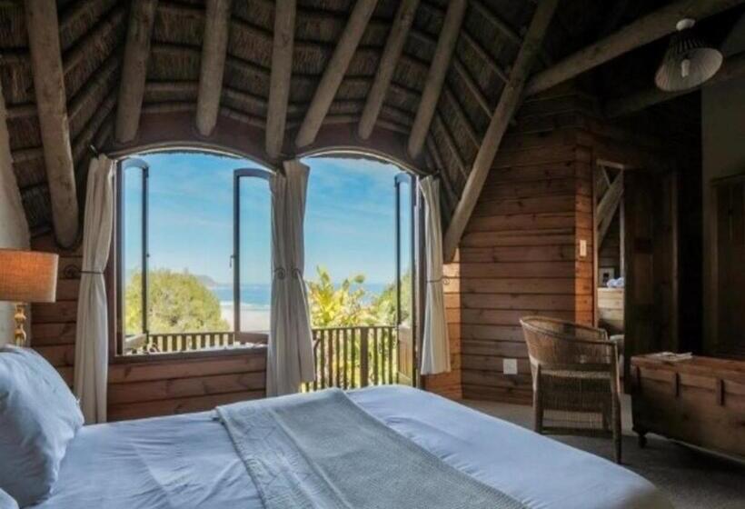 غرفة قياسية مطلّة علي البحر مزوَّدة بشُرفة, Monkey Valley Resort