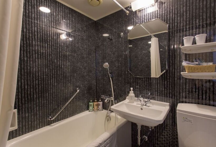 标准三人间, Monterey Ginza