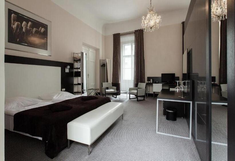 اتاق استاندارد, Old Town Square Residence By Emblem