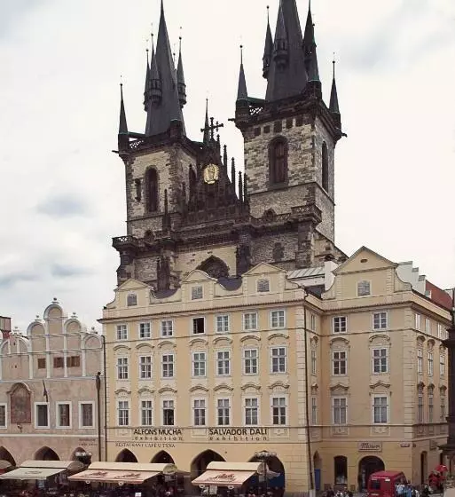 سوییت جونیور, Old Town Square Residence By Emblem