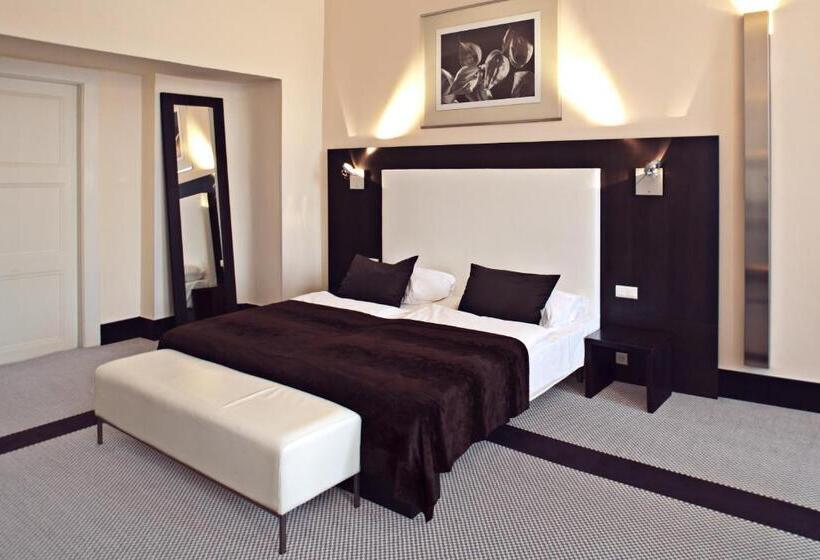 غرفة عائلية, Old Town Square Residence By Emblem