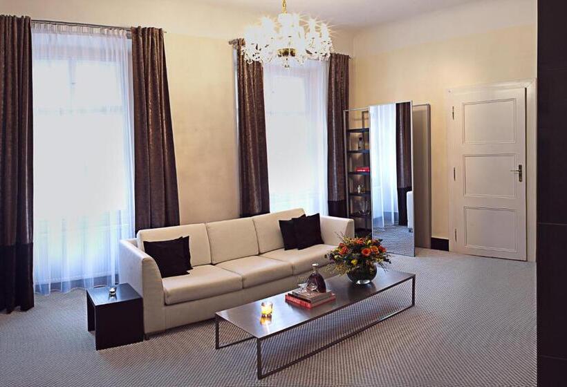 غرفة عائلية, Old Town Square Residence By Emblem