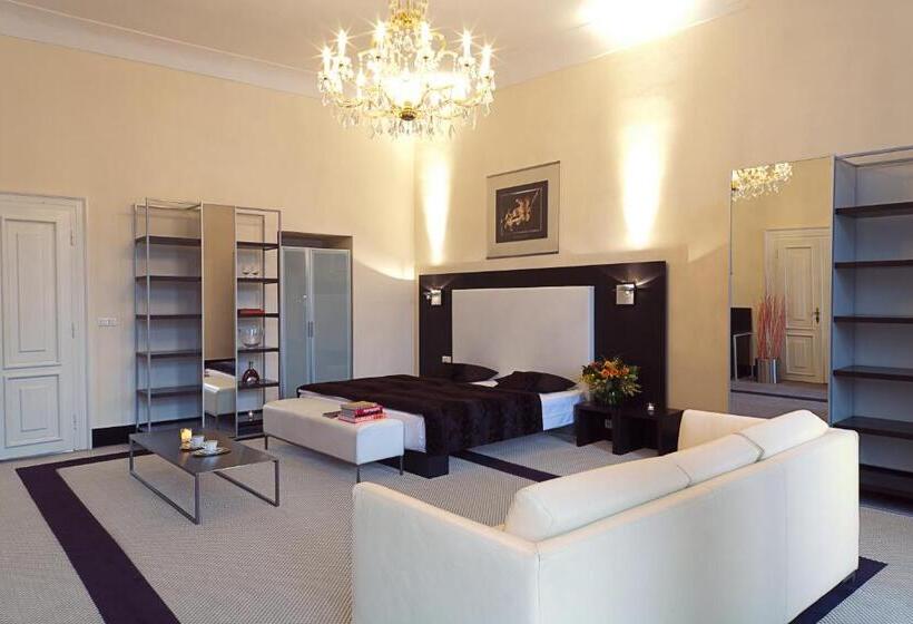 غرفة عائلية, Old Town Square Residence By Emblem