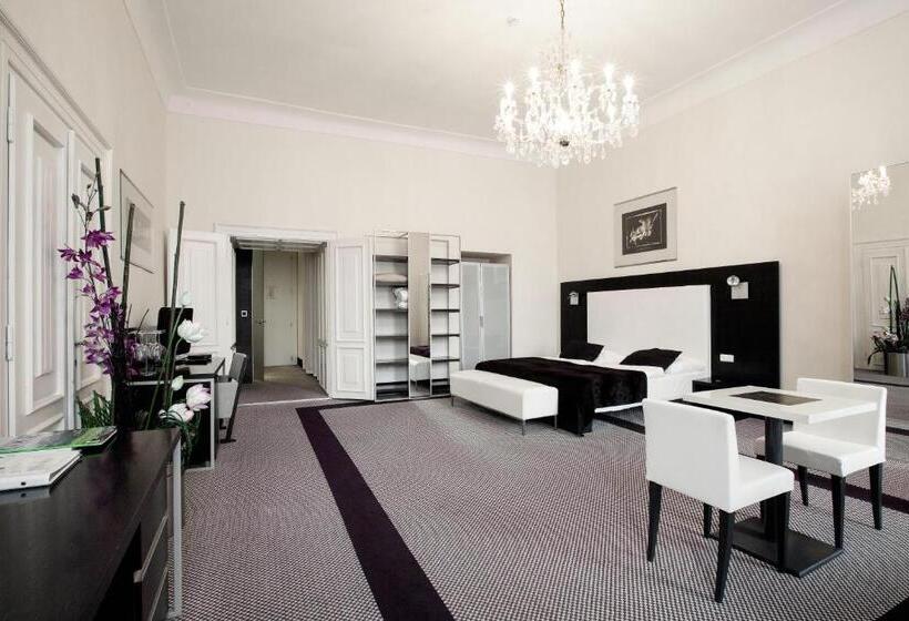 جناح تنفيذي مع بلكونة, Old Town Square Residence By Emblem