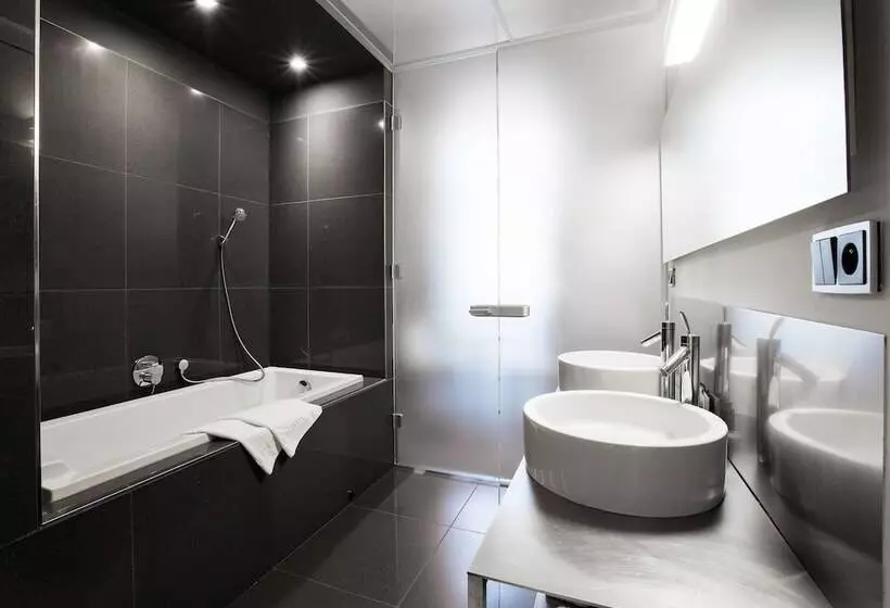 اتاق استاندارد, Old Town Square Residence By Emblem