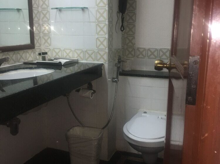 디럭스 룸, The Chancery