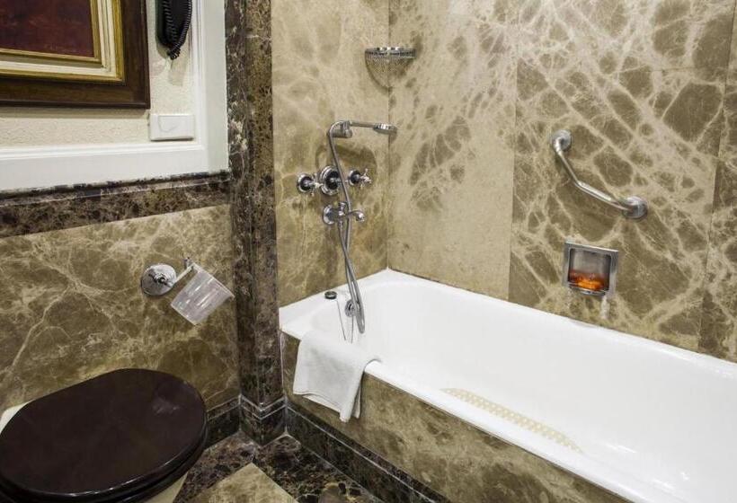 デラックススイート, Radisson Hotel Jalandhar