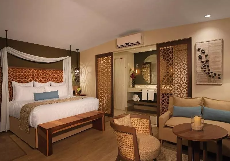 بانگلوی استاندارد, Secrets Papagayo All Inclusive   Adults Only