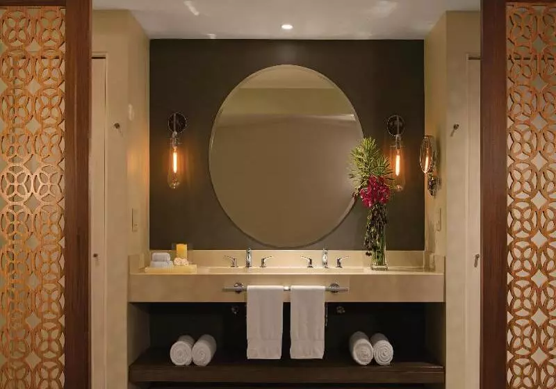 بانگلوی استاندارد, Secrets Papagayo All Inclusive   Adults Only