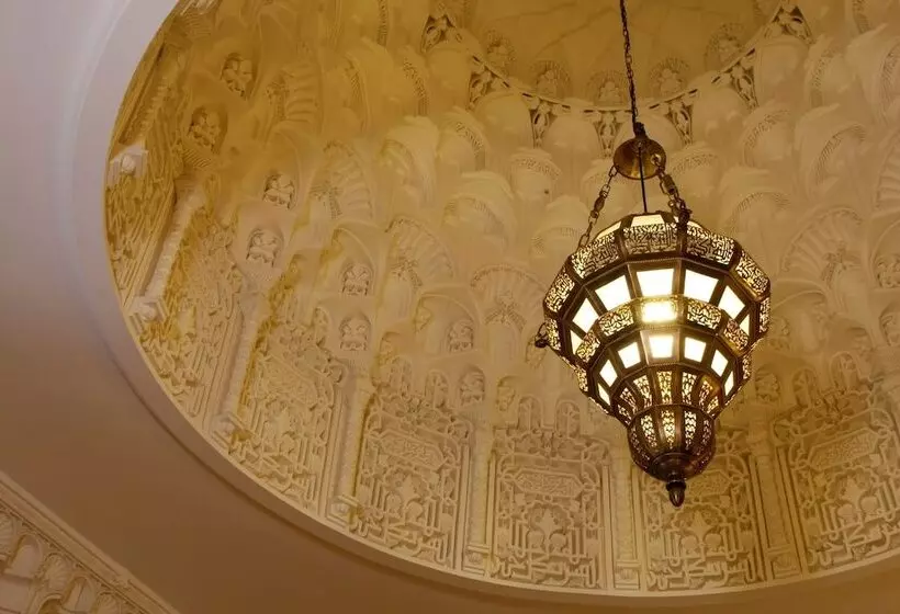 سوییت جونیور, Riad Kniza