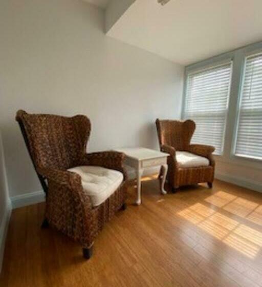 جناح سرير كينج, Saltwater Inn