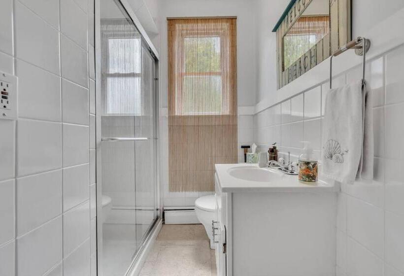 جناح عائلي, Saltwater Inn