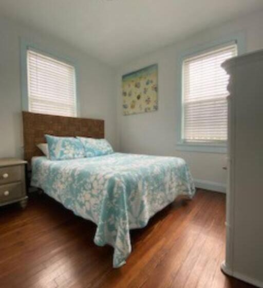 جناح عائلي, Saltwater Inn