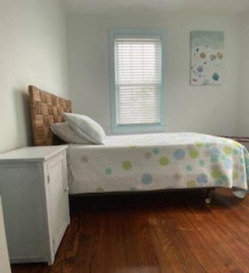 جناح عائلي, Saltwater Inn