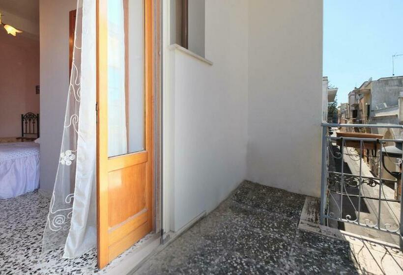 Balkonlu 4 kişilik Standart Oda, Corte Coronisio B&b