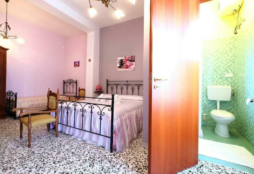 Balkonlu 4 kişilik Standart Oda, Corte Coronisio B&b