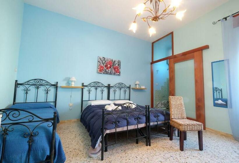 Четырехместный Номер Стандарт с Балконом, Corte Coronisio B&b