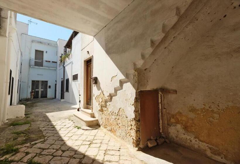 Aile Odası, Corte Coronisio B&b