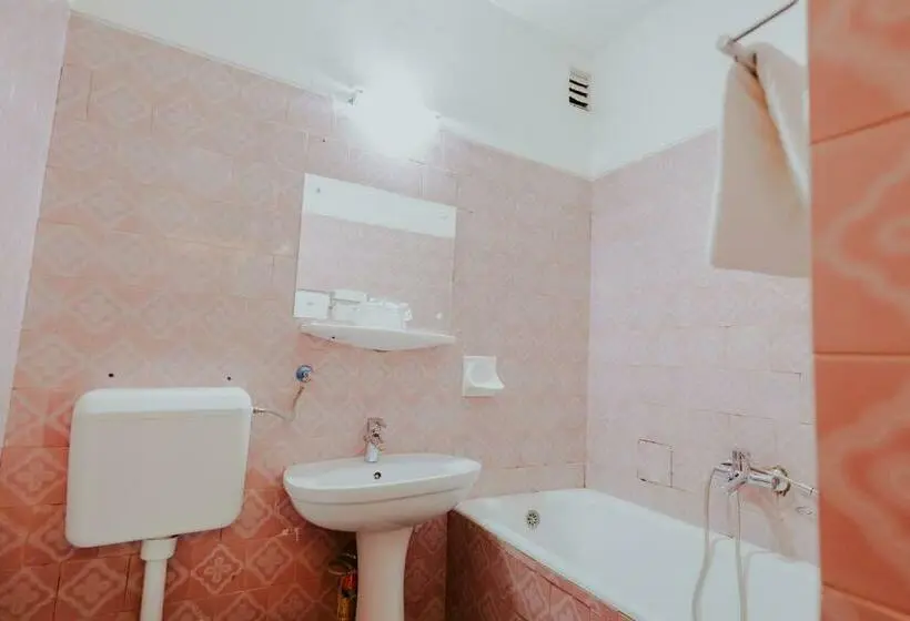 エコノミールーム, Tusnad
