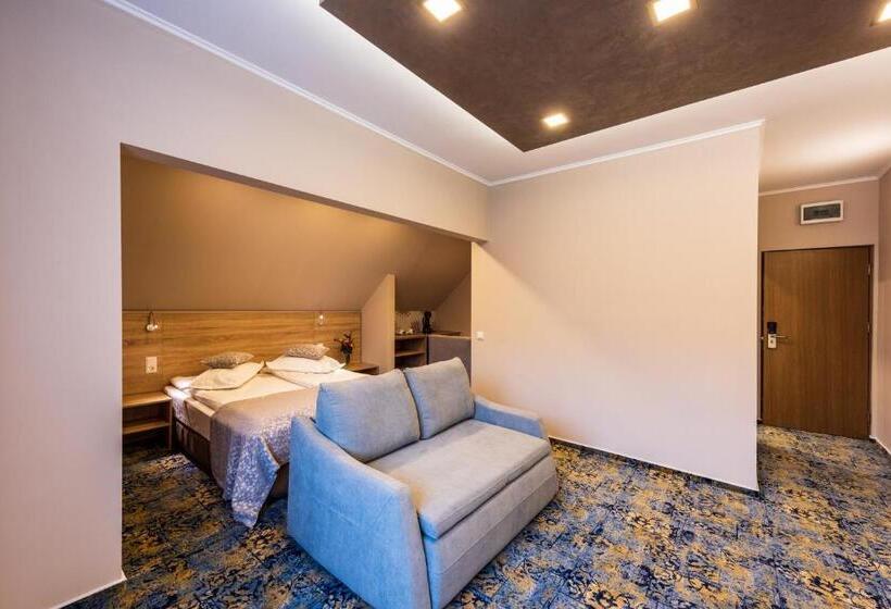 סוויטת ג'וניור, Tusnad