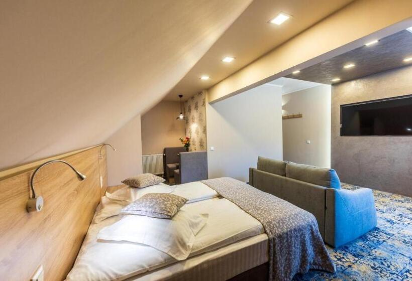 סוויטת ג'וניור, Tusnad