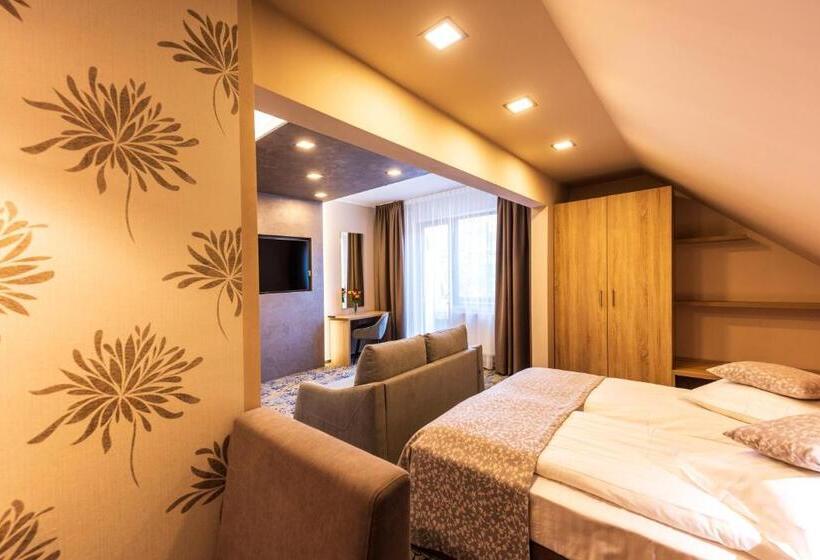 סוויטת ג'וניור, Tusnad