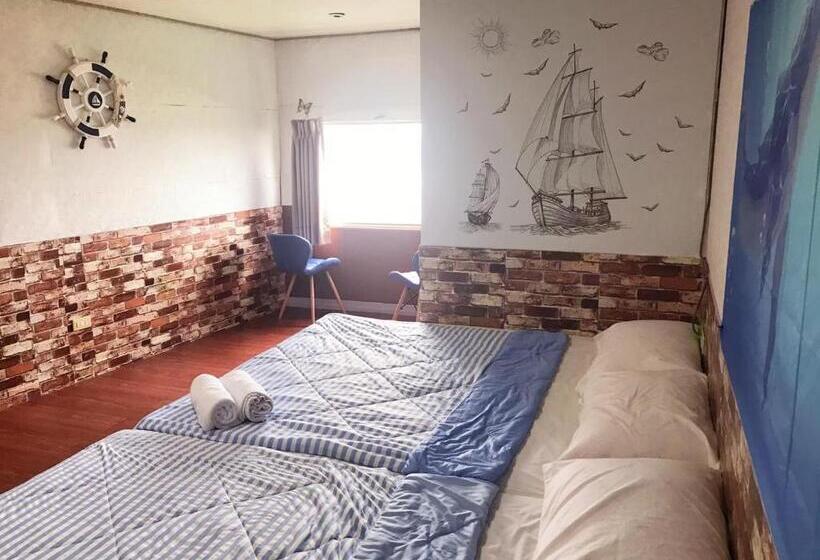 اتاق استاندارد چهار تخته با چشم‌انداز دریا, 海人生海景民宿cest La Vie