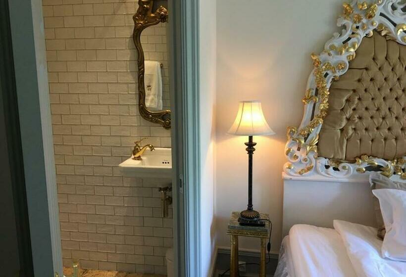 חדר בסיסי, Wedevågs Herrgård